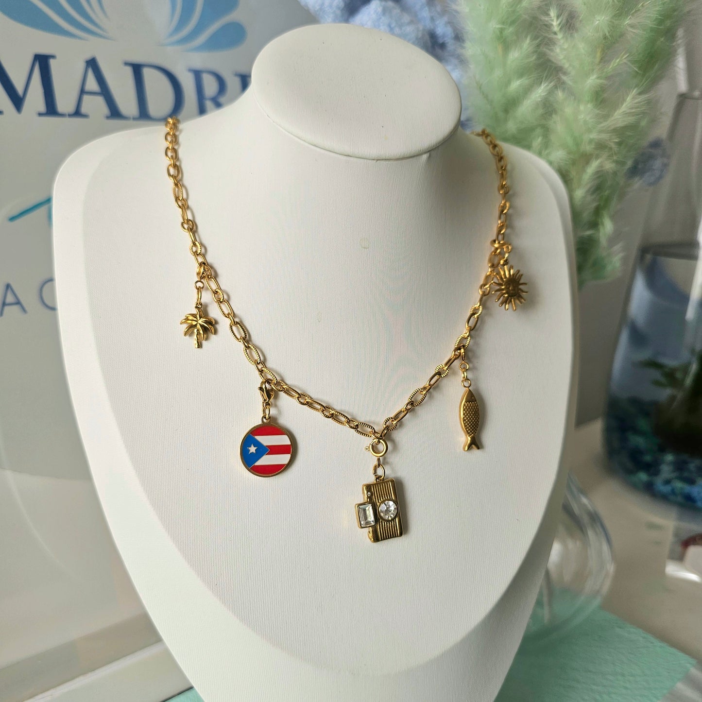 Isla del Encanto necklace