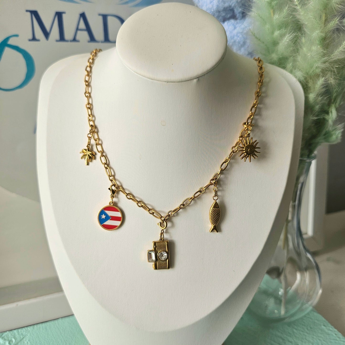 Isla del Encanto necklace