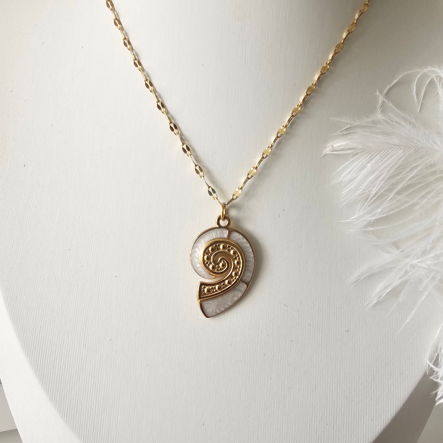 Concha necklace