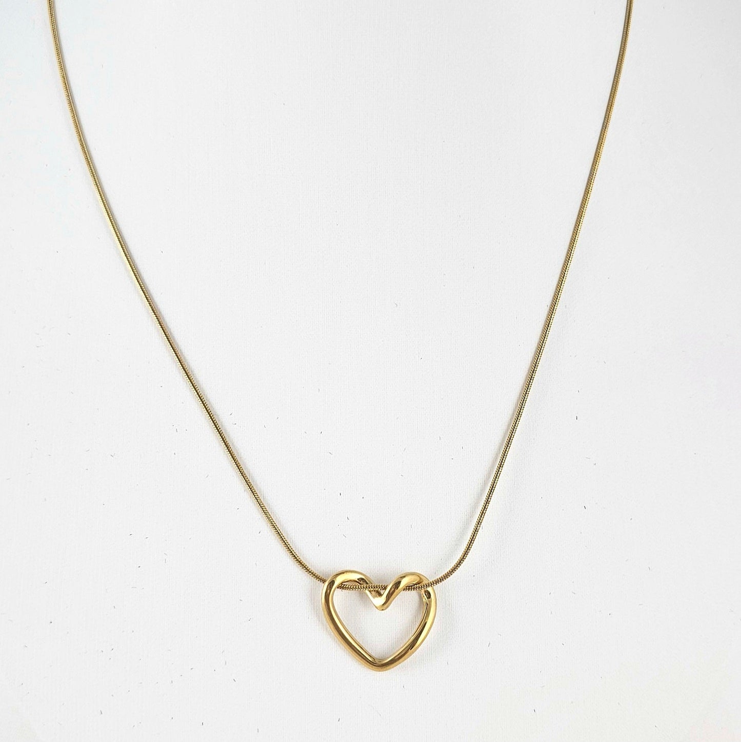 Simple heart necklace