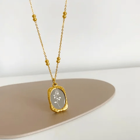 Victoria necklace