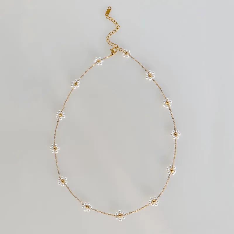 White Garden necklace