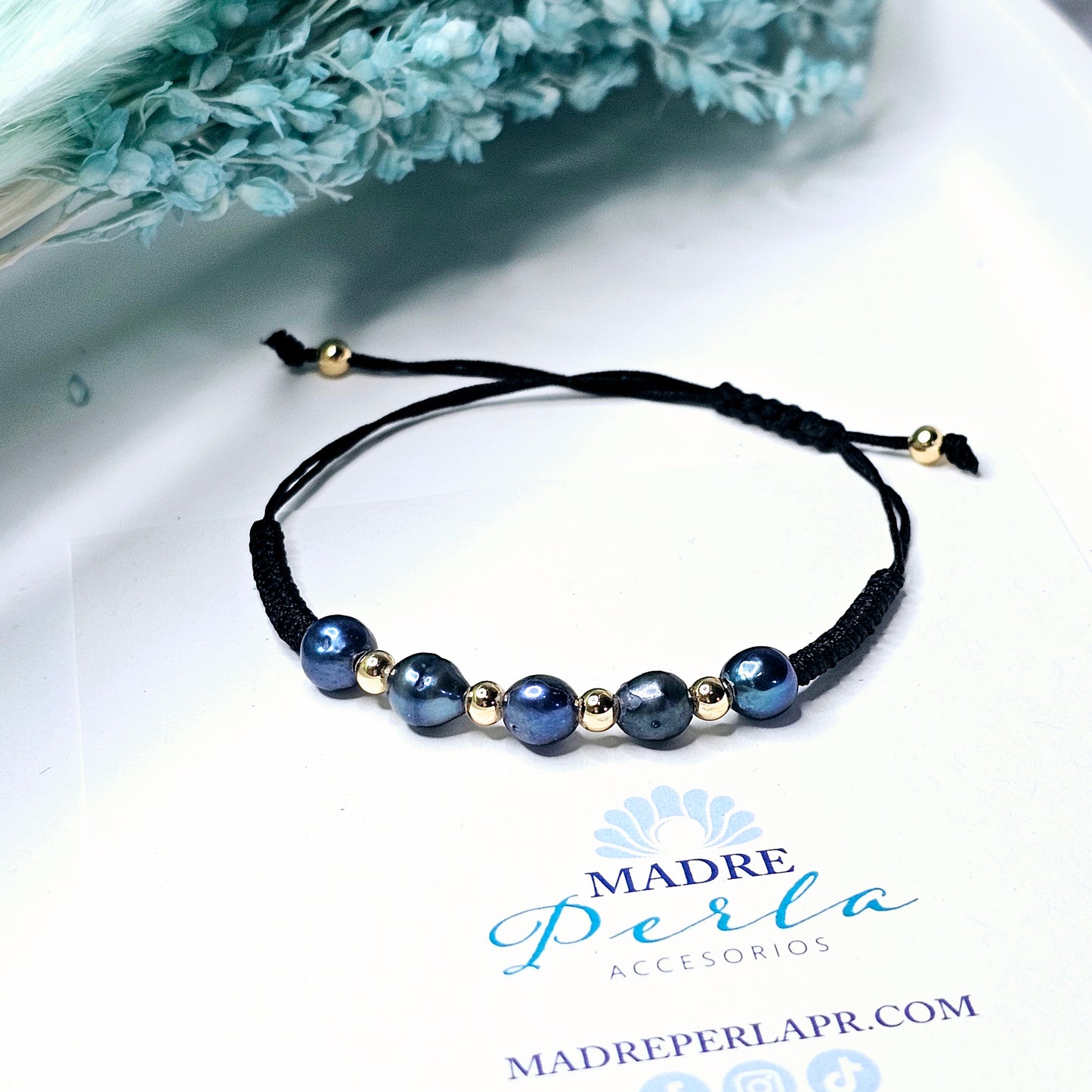 Black pearls bracelet