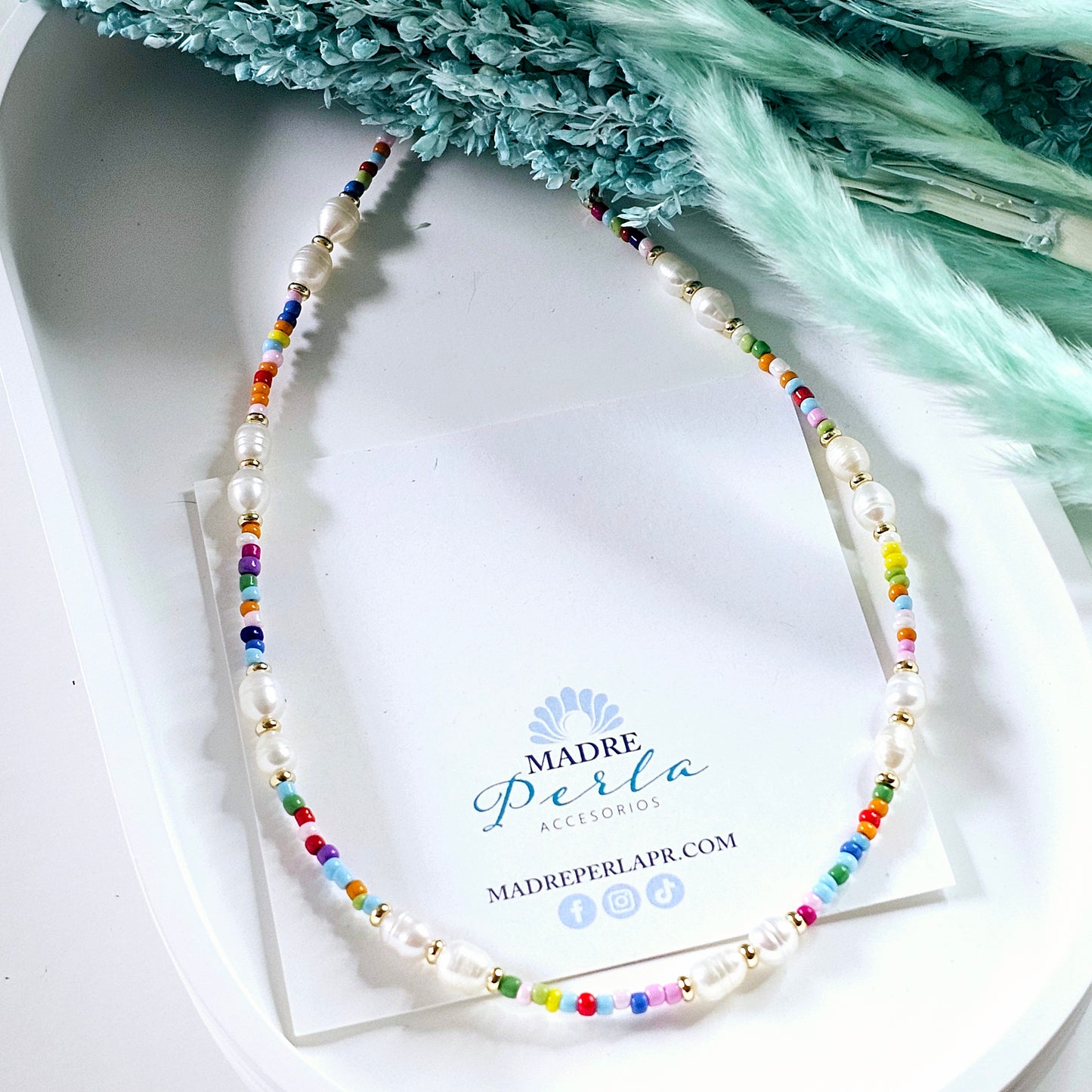 Colorfull beads and pearls necklace