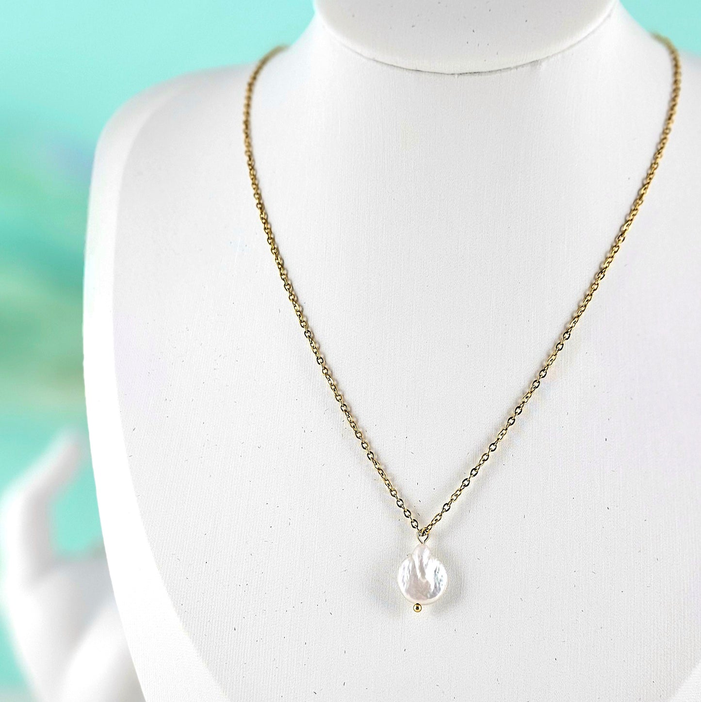 Pearl pendant necklace