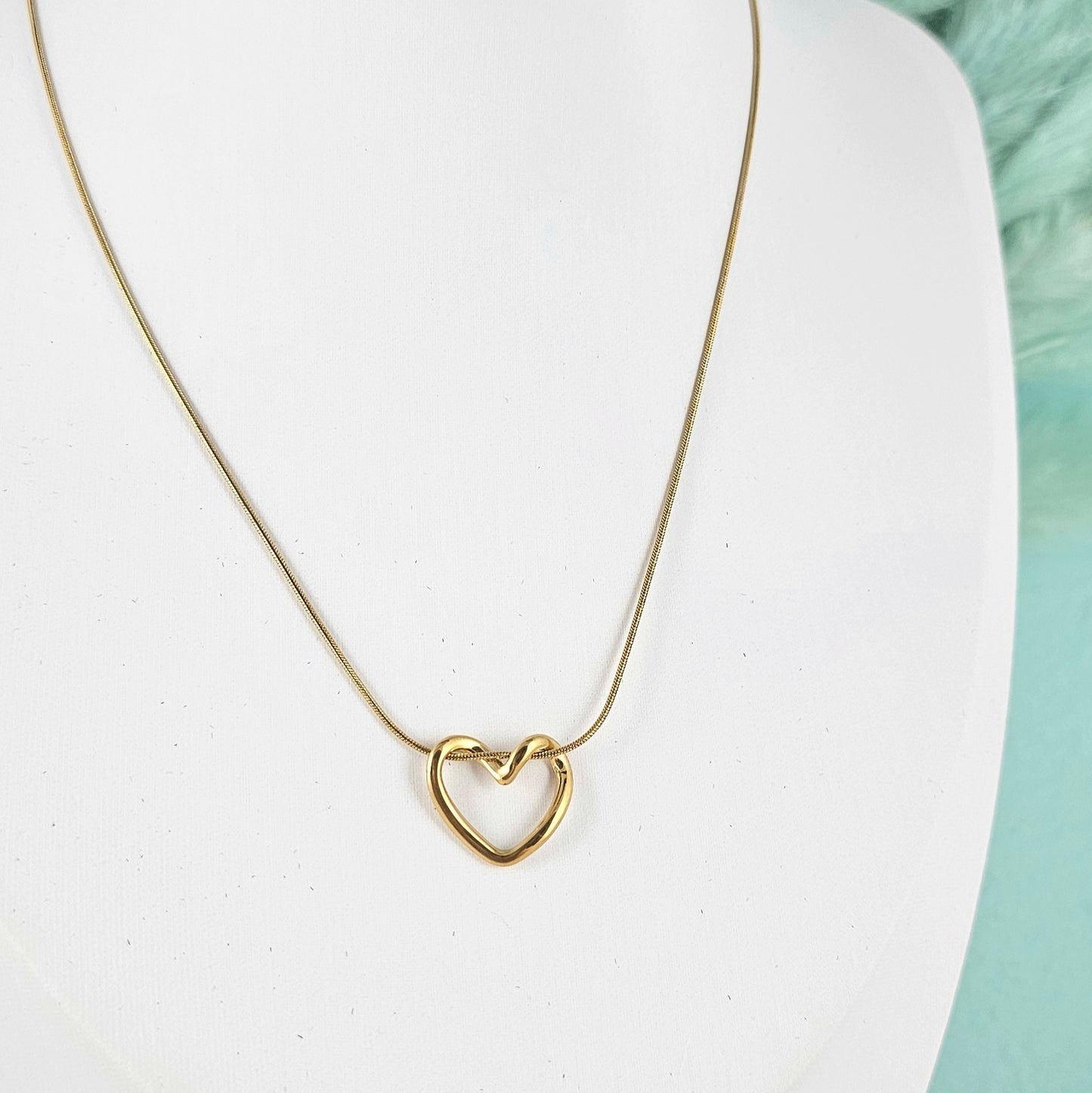 Simple heart golden necklace