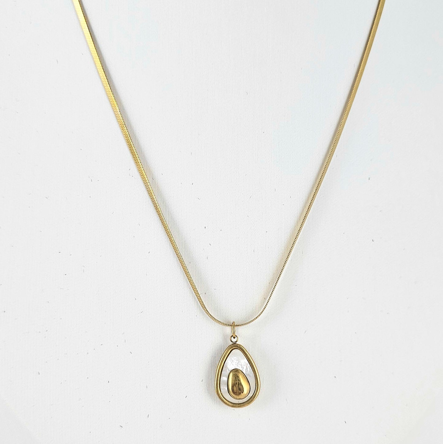 Aguacatito necklace