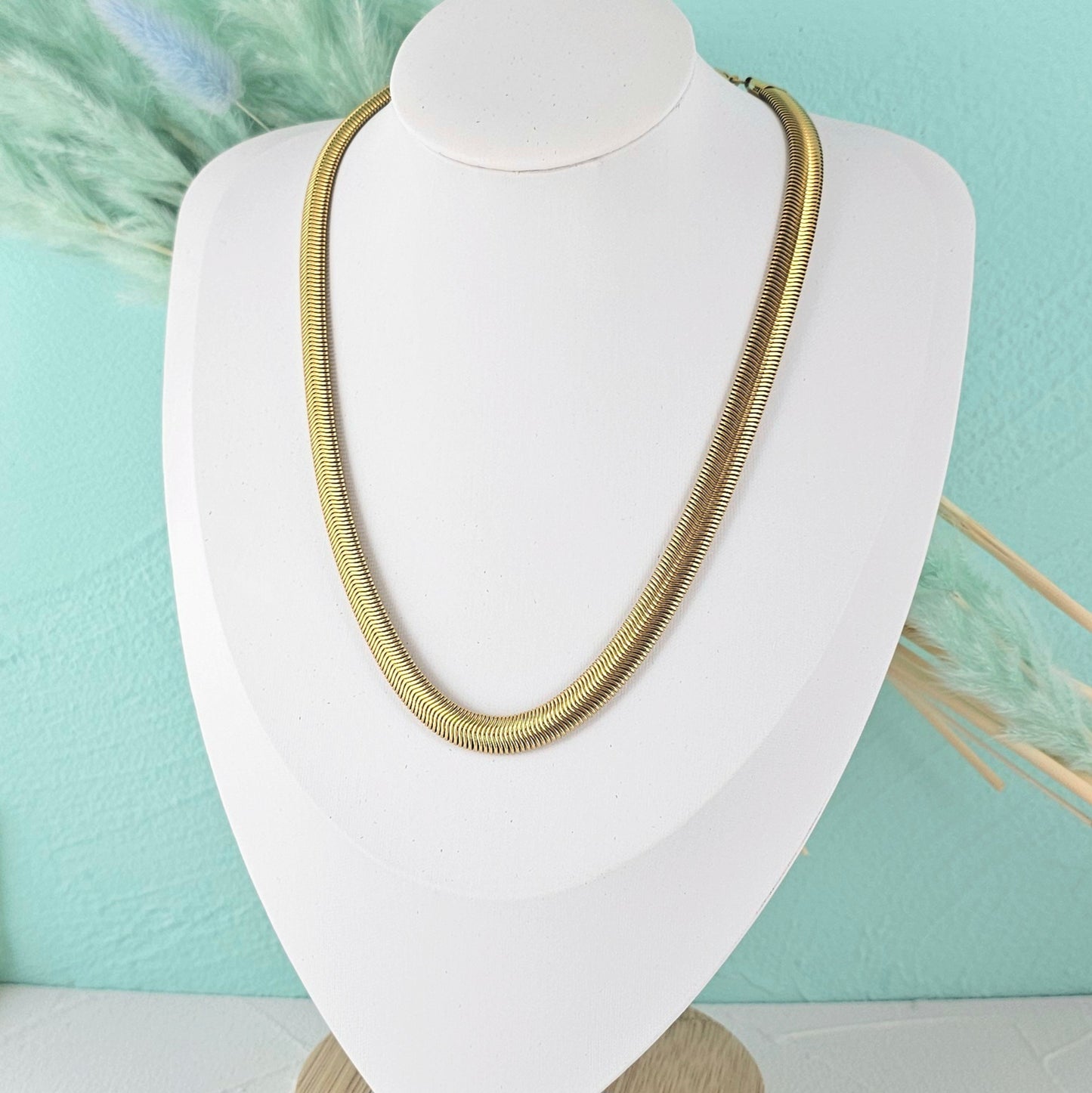 Flat chain necklace