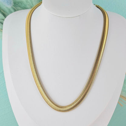 Flat chain necklace