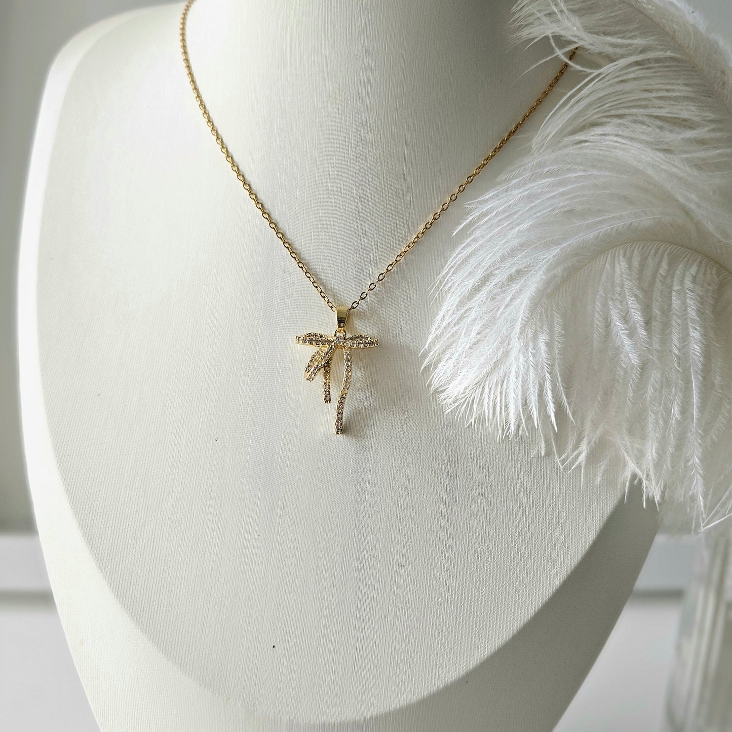 Bow necklace