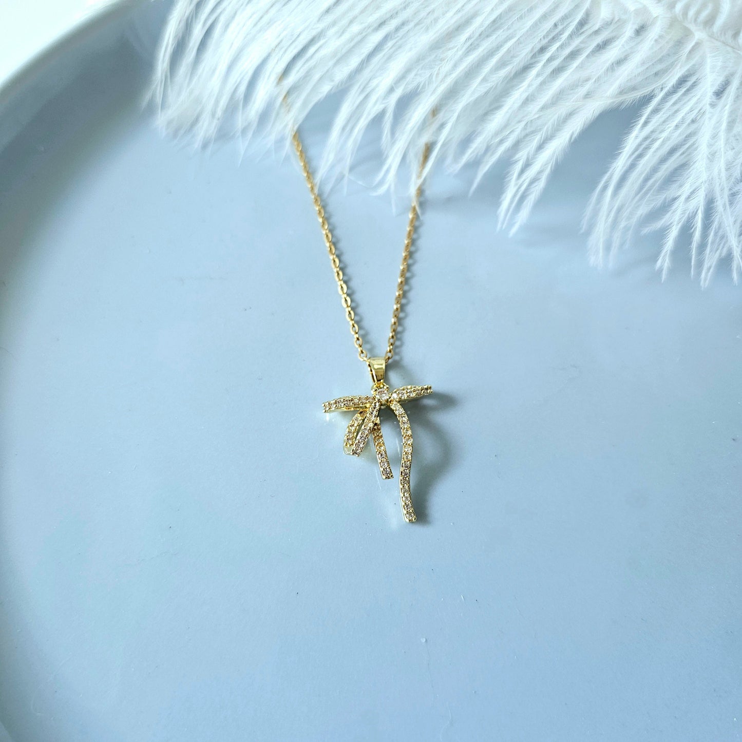 Bow necklace