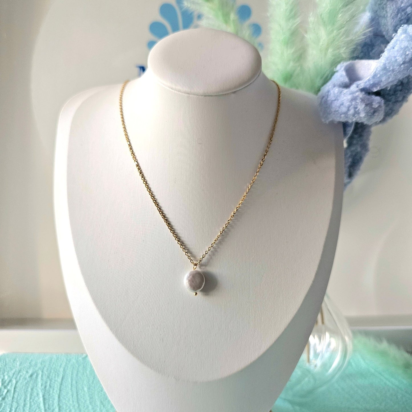 Iris pearl necklace