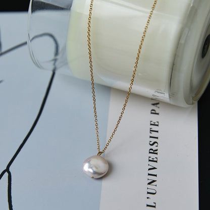 Iris pearl necklace