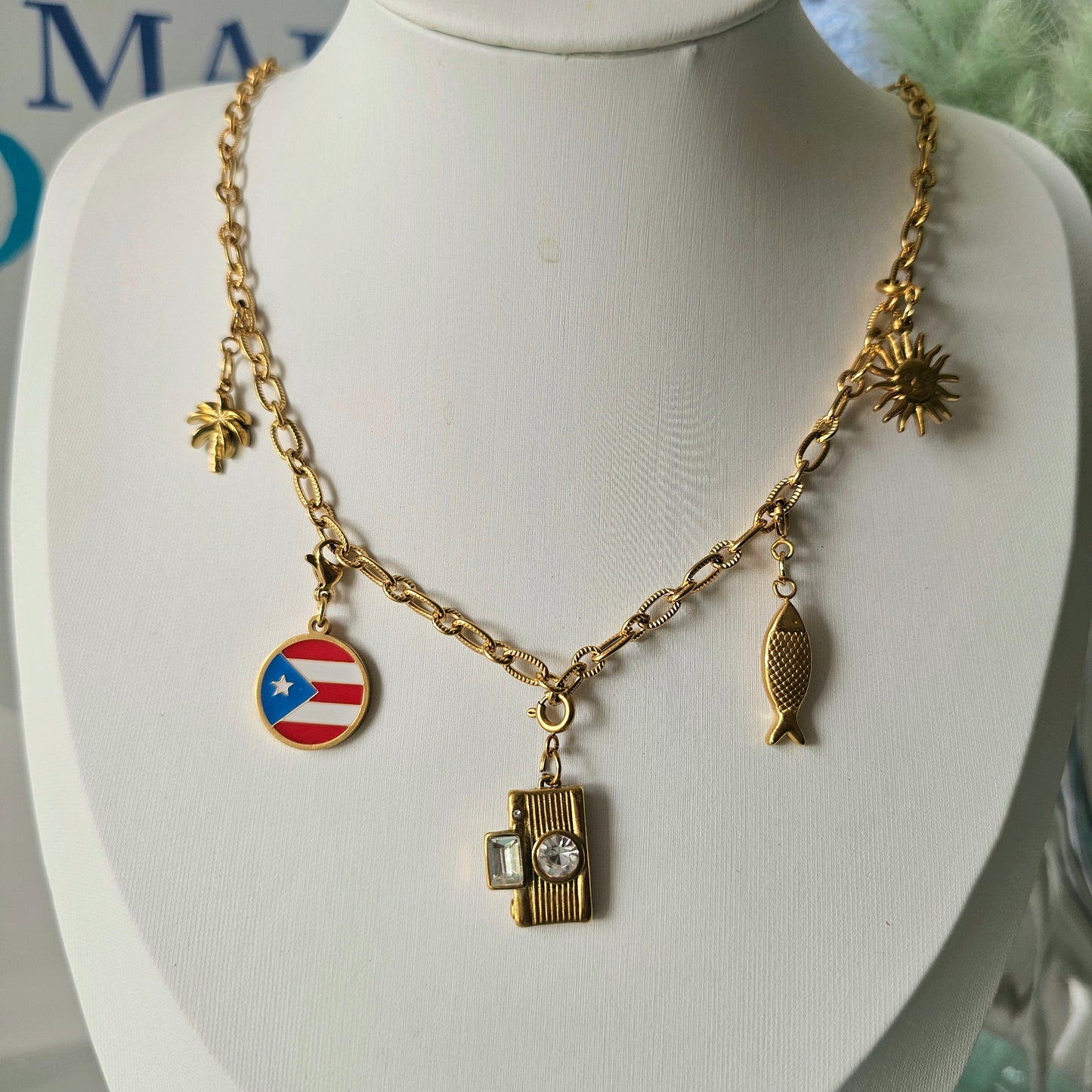 Isla del Encanto necklace