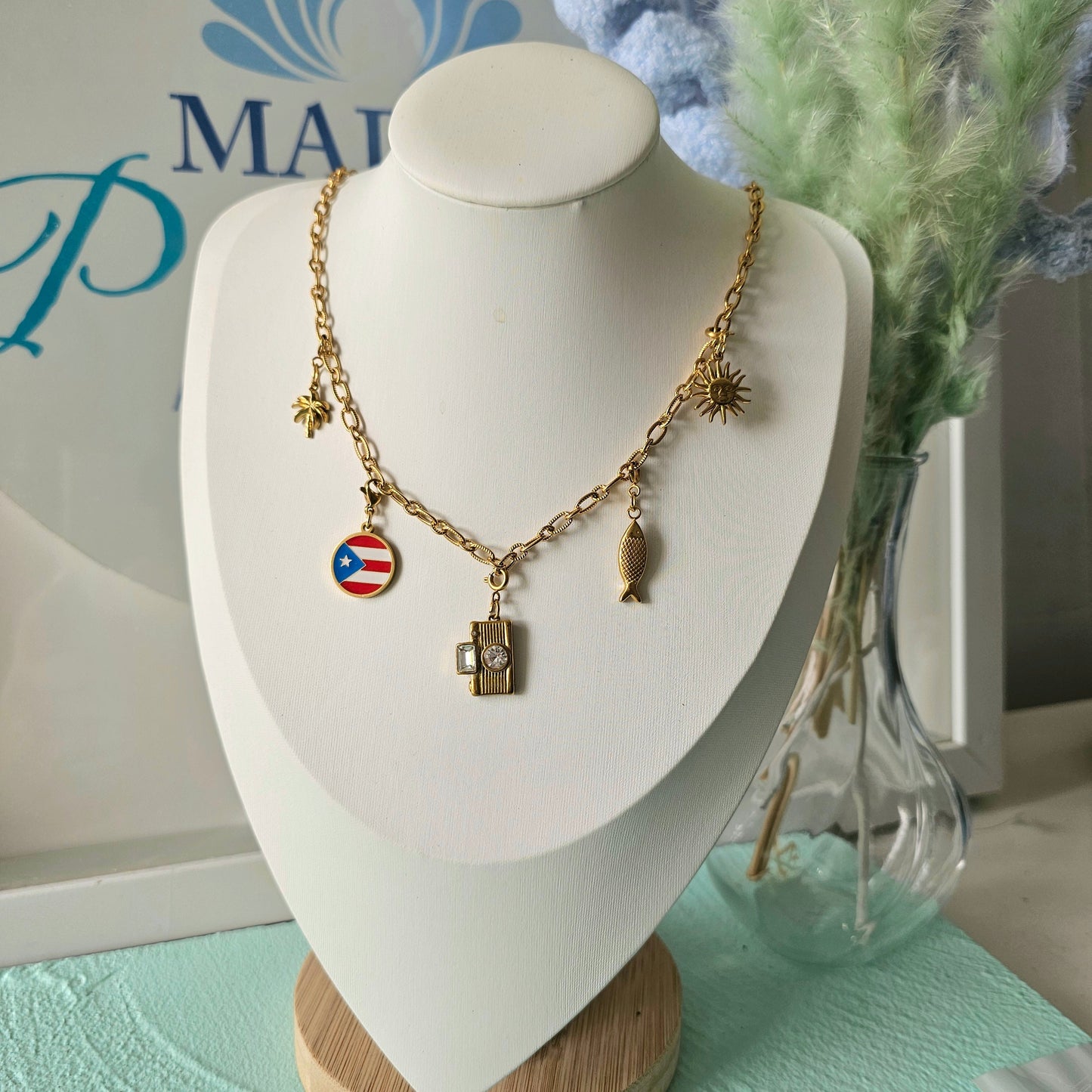 Isla del Encanto necklace