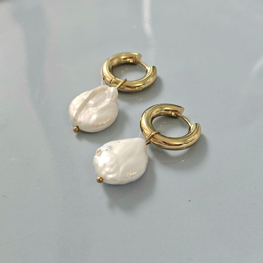 Luz pearl earrings