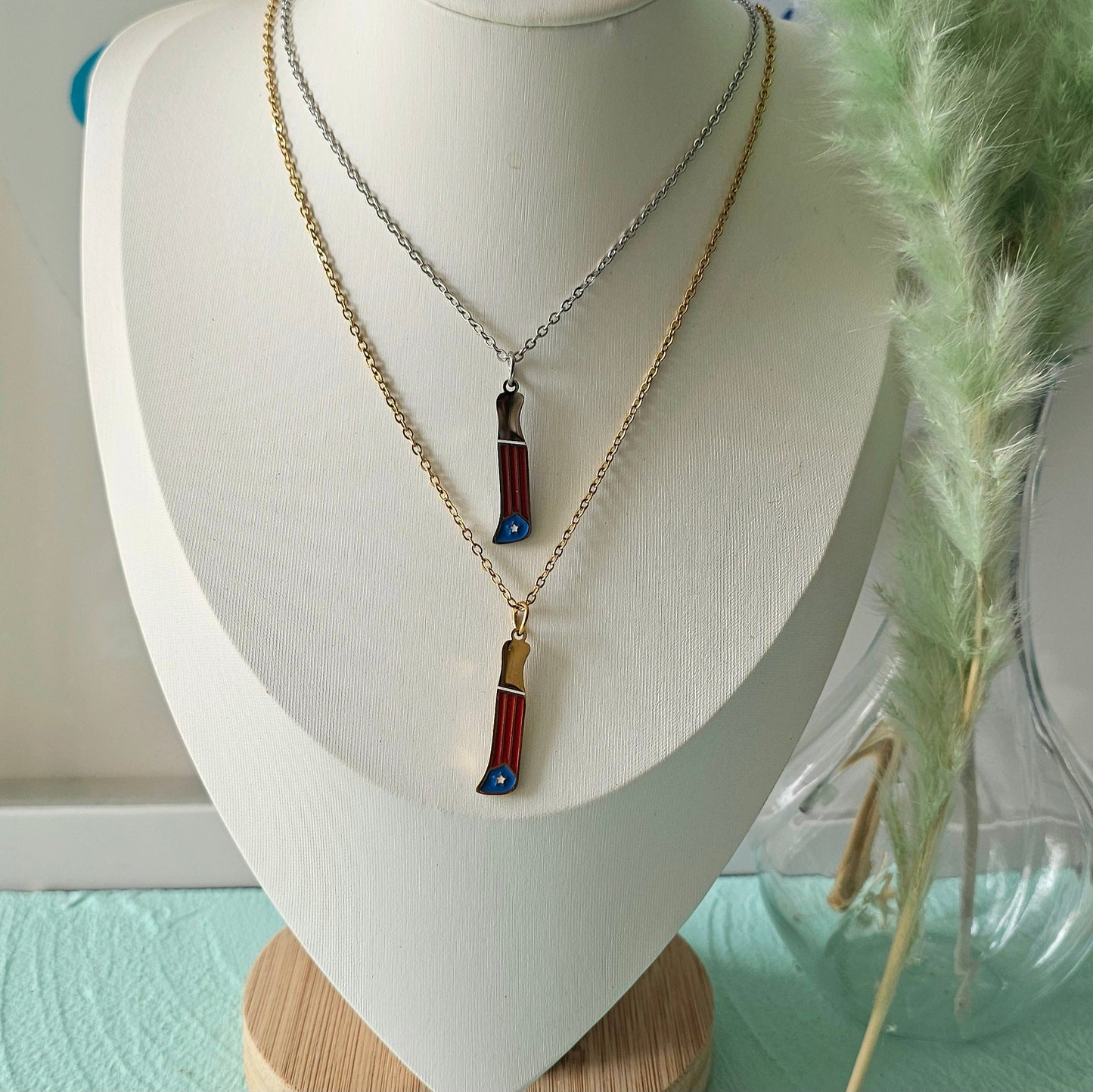 Machete en mano necklace