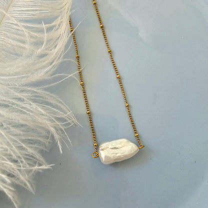 Paola pearl necklace