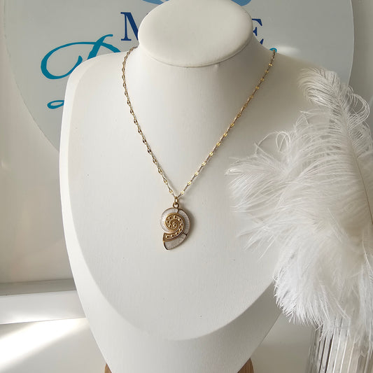 Concha necklace