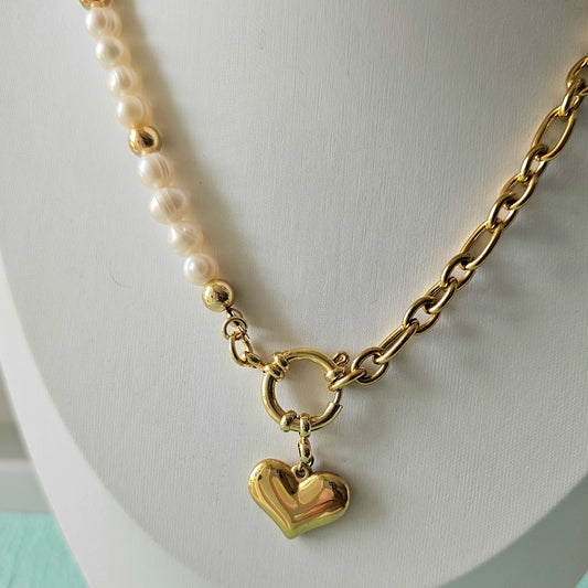 Soy amada necklace