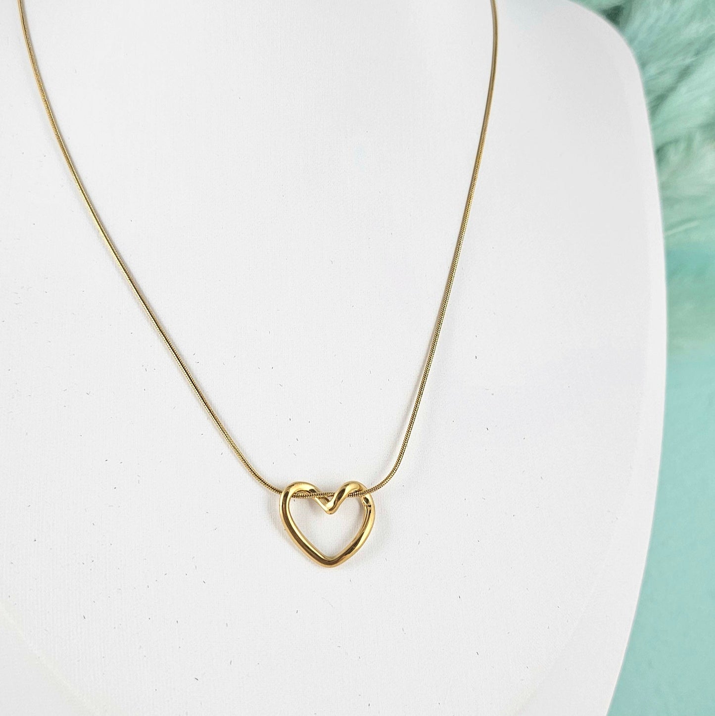 Simple heart necklace