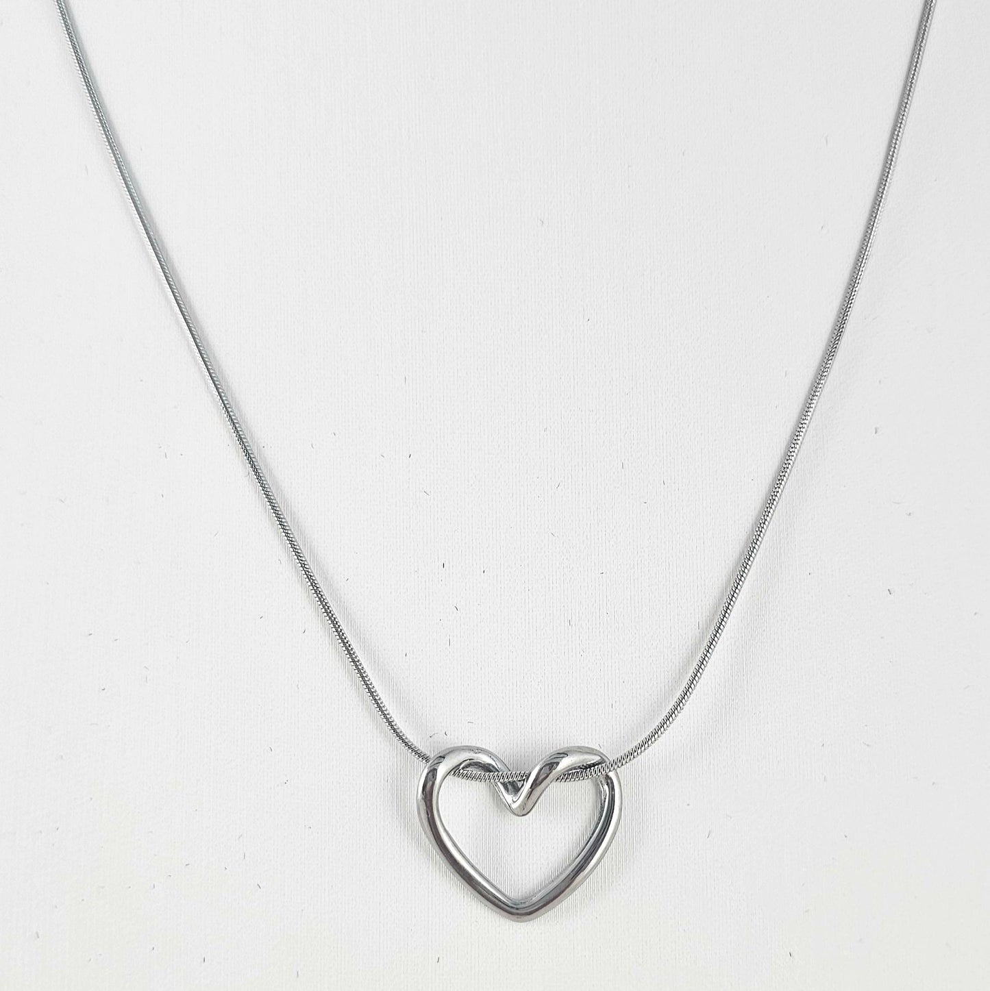 Simple heart necklace