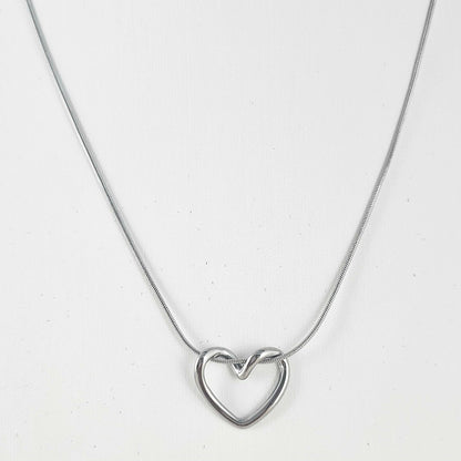 Simple heart necklace