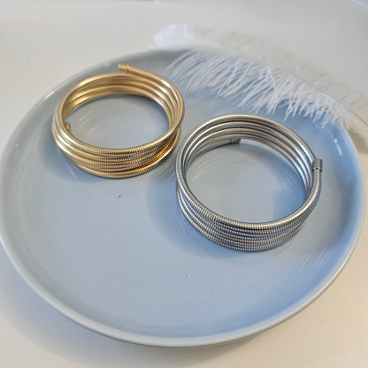 Spring bangle