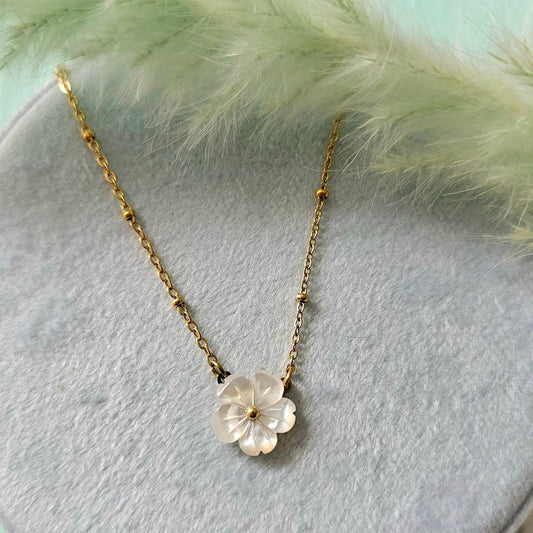 Sweet flower necklace