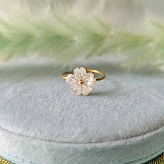 Sweet flower ring